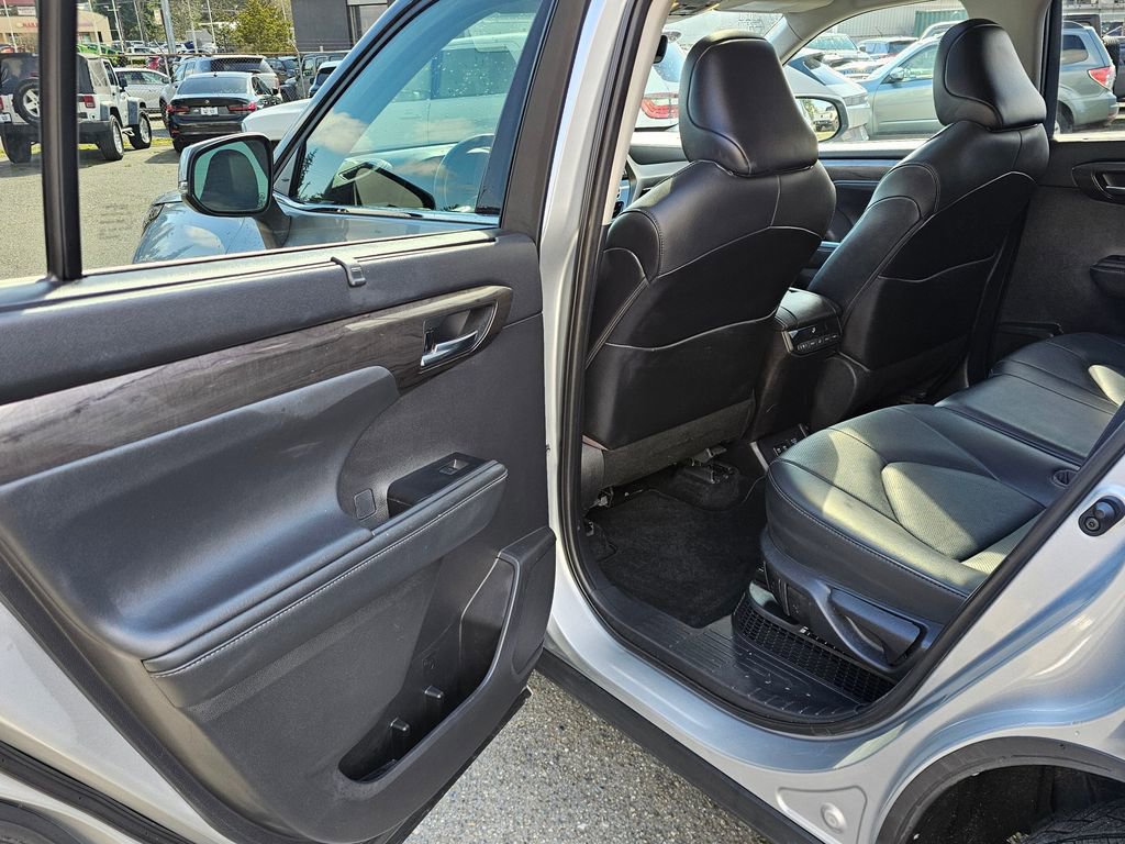 Used 2021 Toyota Highlander Limited image 13