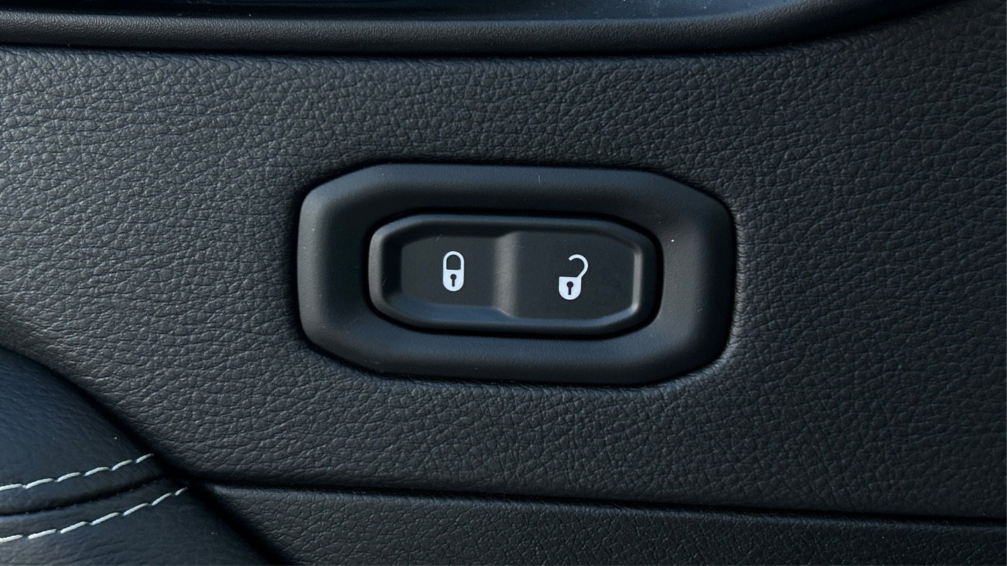 Used 2022 Jeep Wrangler Unlimited Sahara image 40