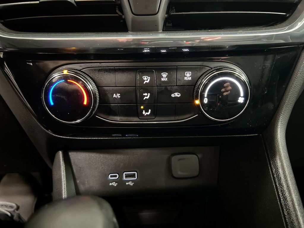 Used 2024 Buick Encore GX Sport Touring image 16