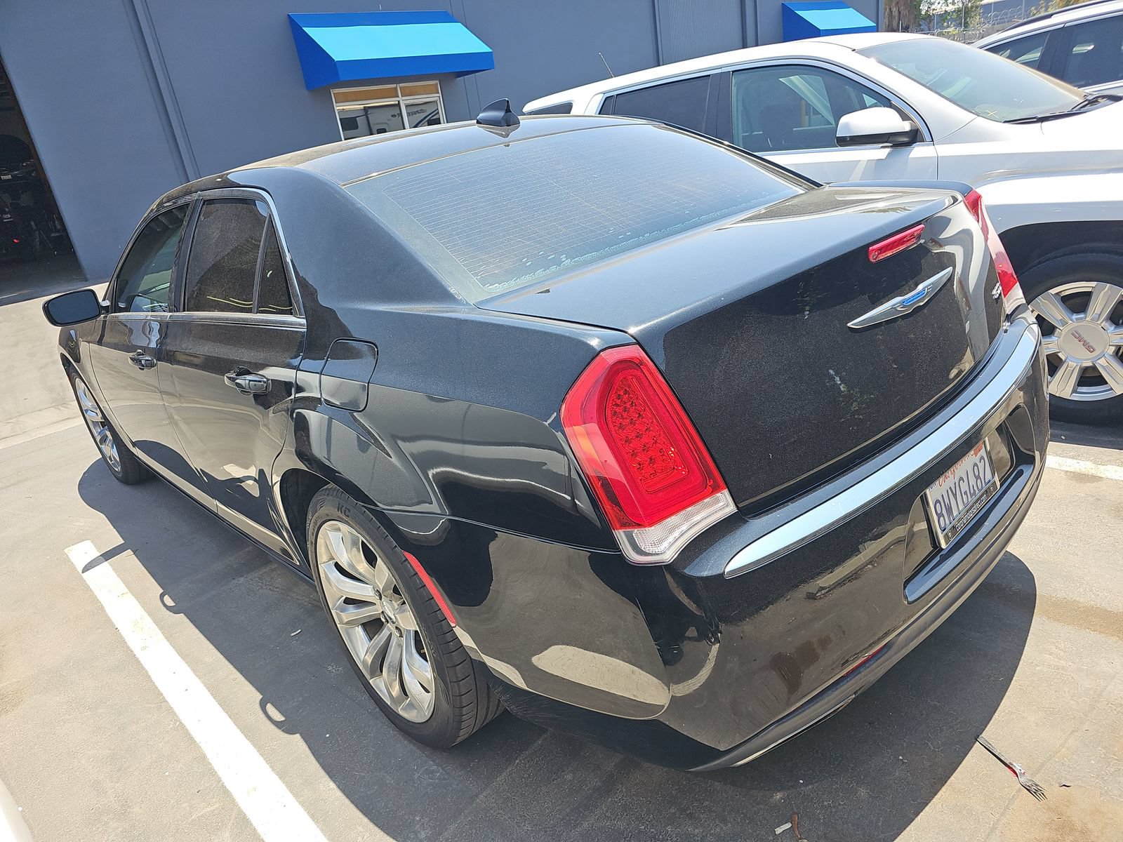 Used 2018 Chrysler 300 Touring L RWD image 10