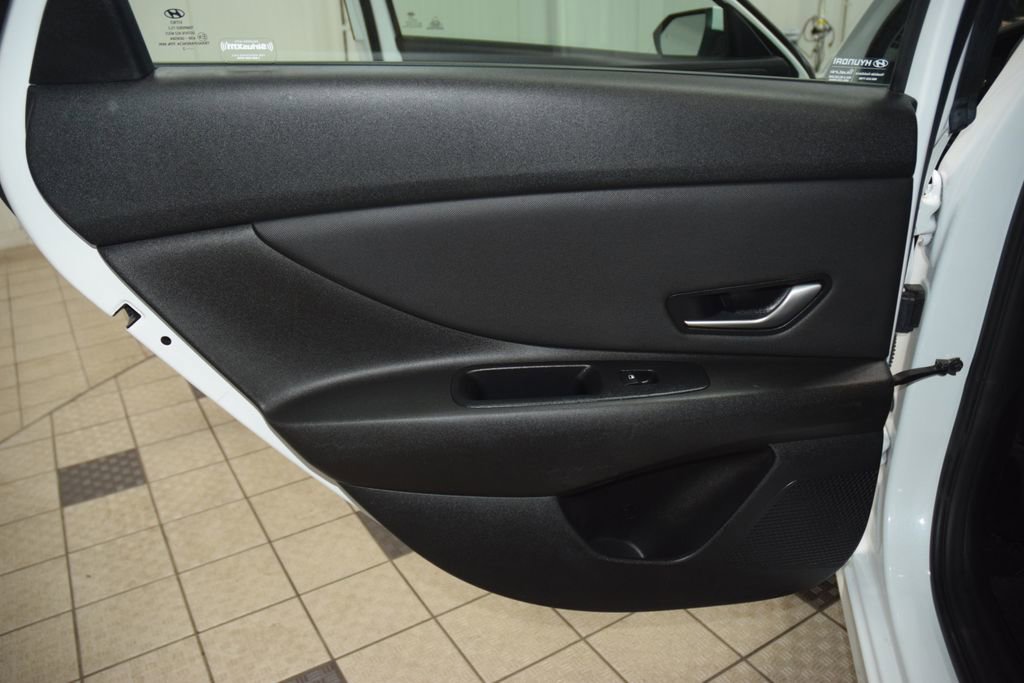 Used 2022 Hyundai Elantra SEL w/ Convenience Package FWD image 33