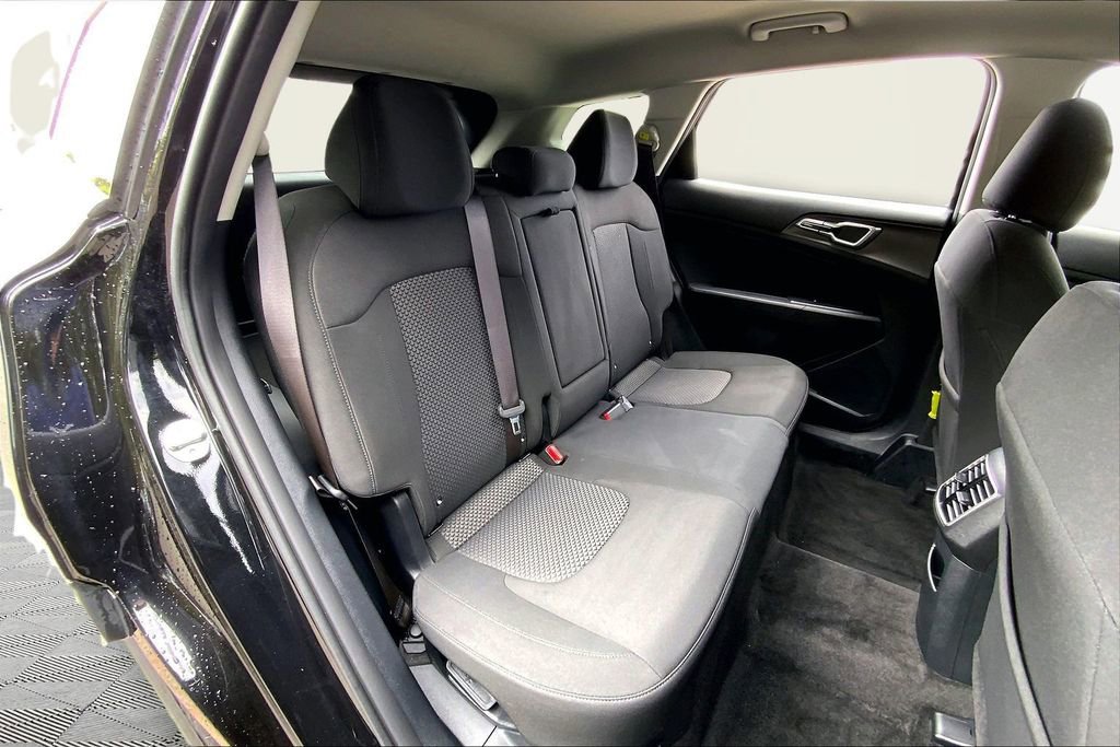 Used 2025 Kia Sportage LX image 17