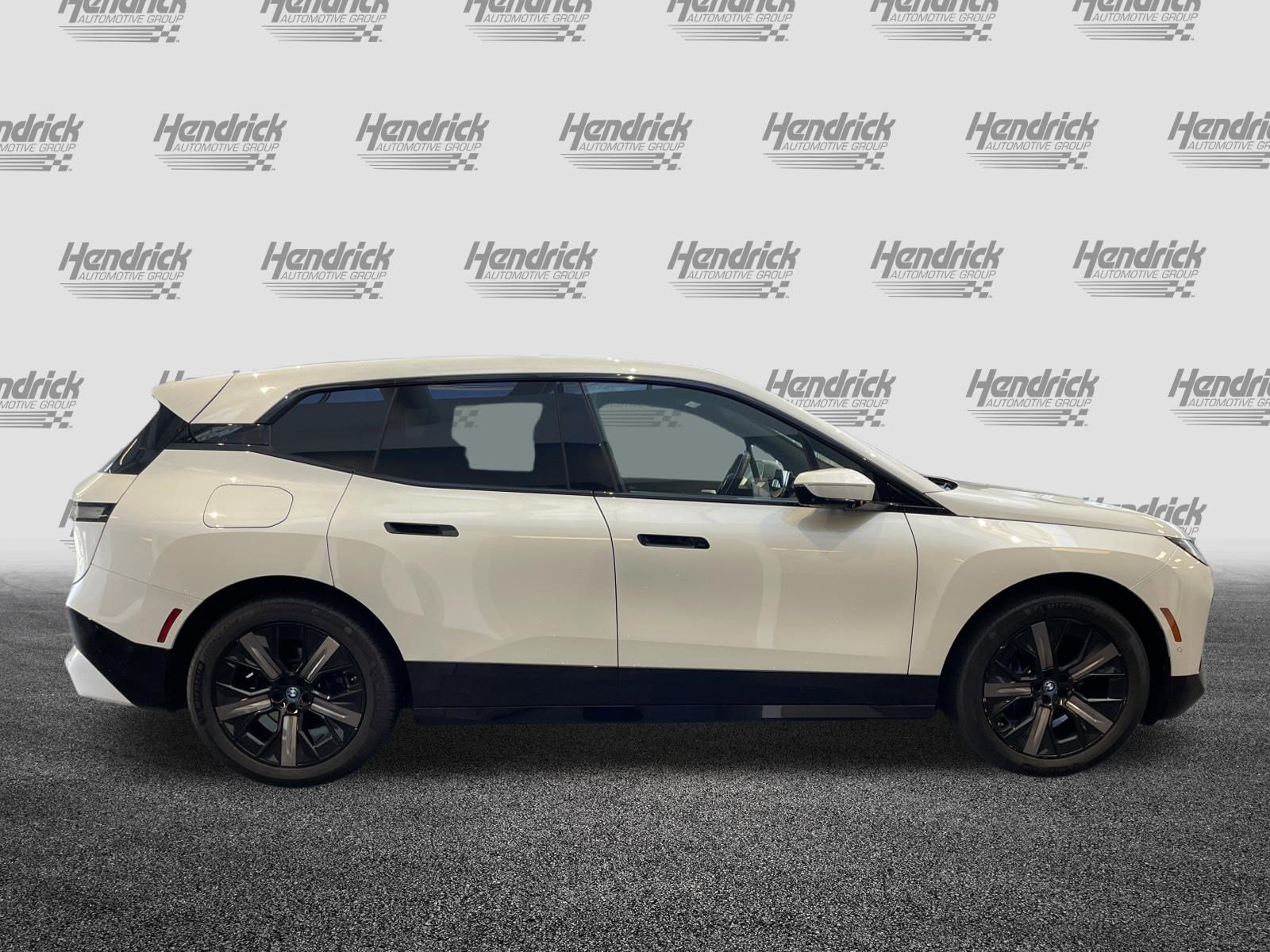 Used 2024 BMW iX xDrive50 w/ Premium Package AWD/4WD image 11