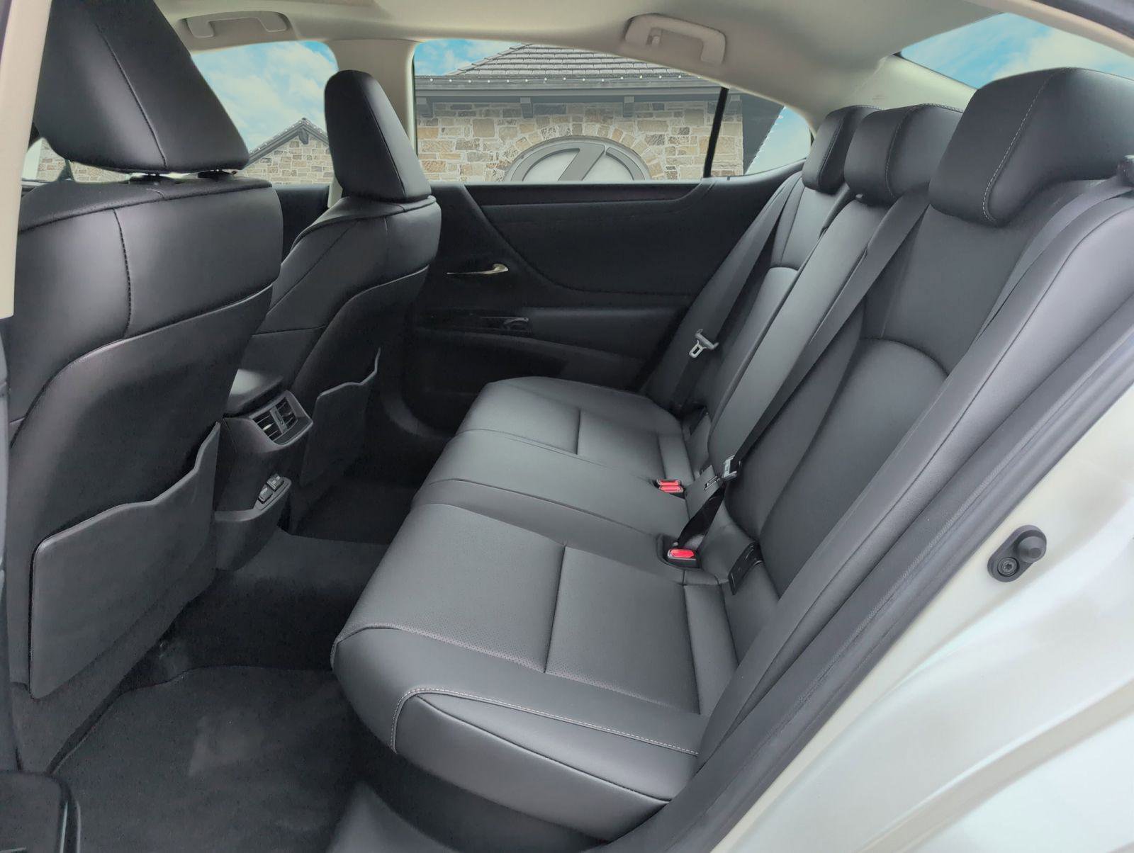 Certified 2025 Lexus ES 300h image 9