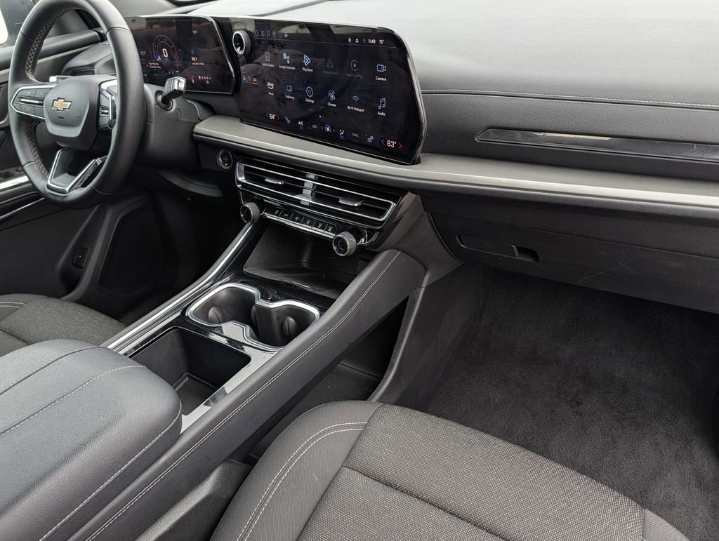 Used 2025 Chevrolet Traverse LT image 34