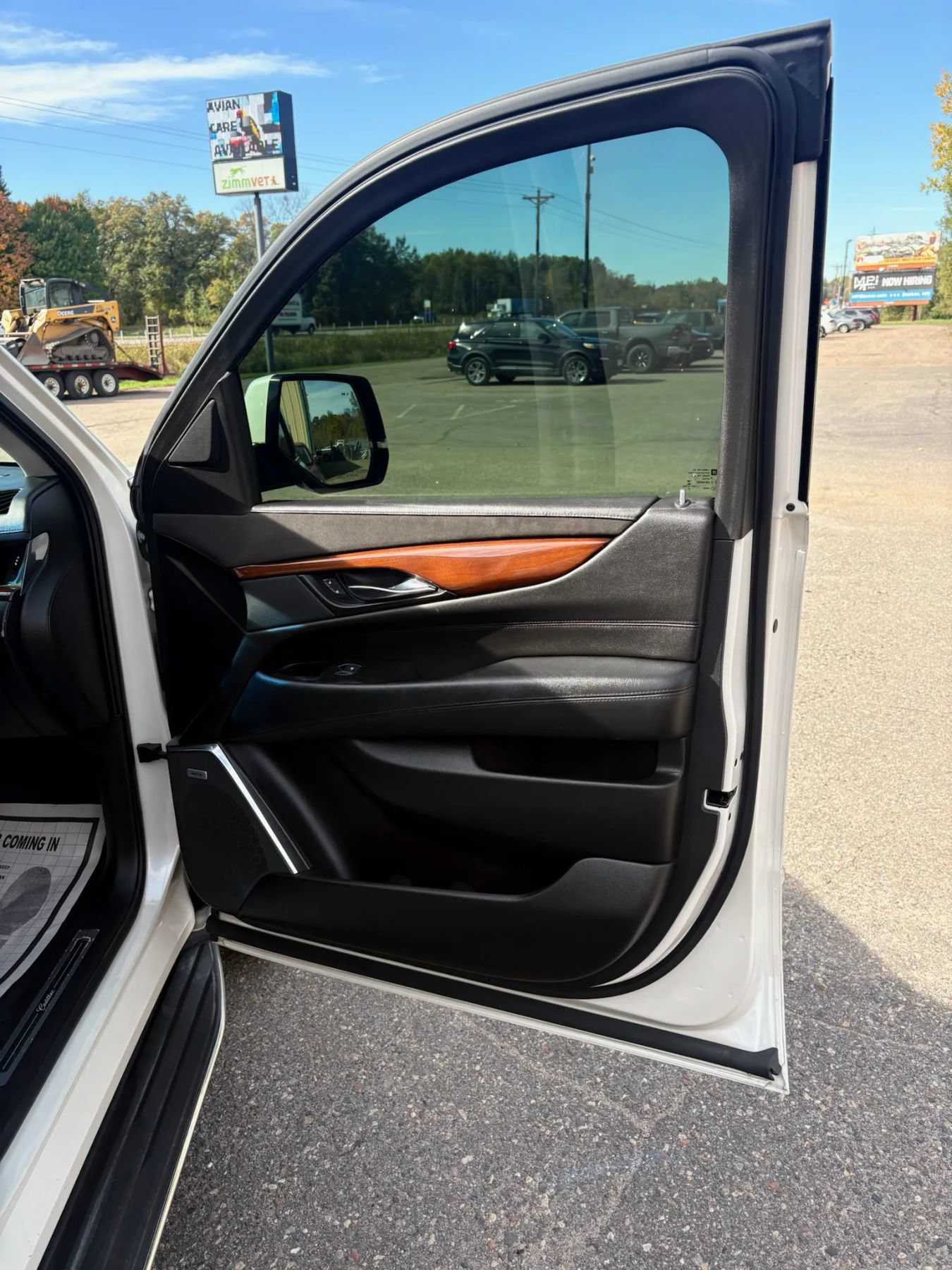 Used 2015 Cadillac Escalade ESV Luxury AWD/4WD image 31