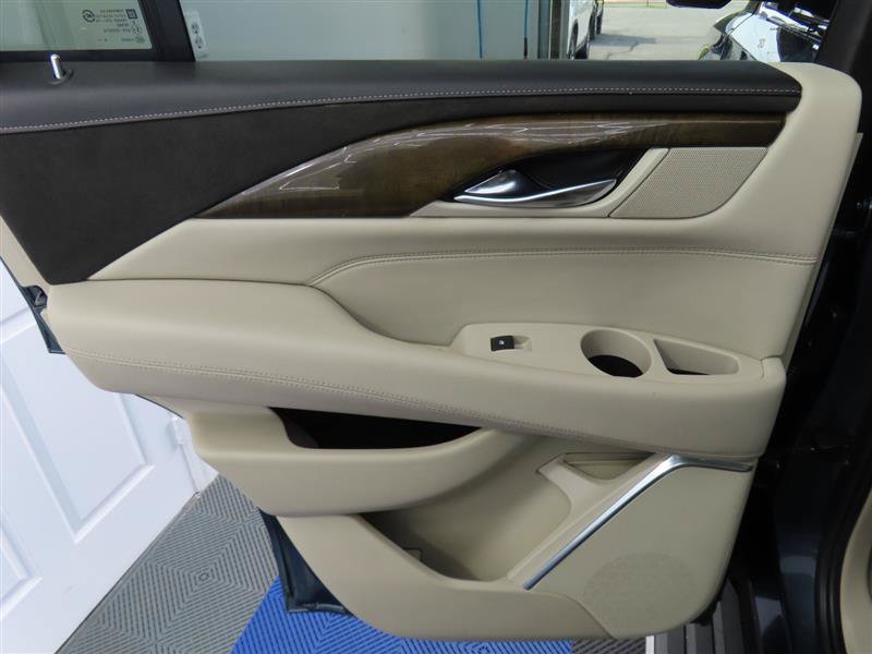 Used 2020 Cadillac Escalade Premium Luxury RWD image 36