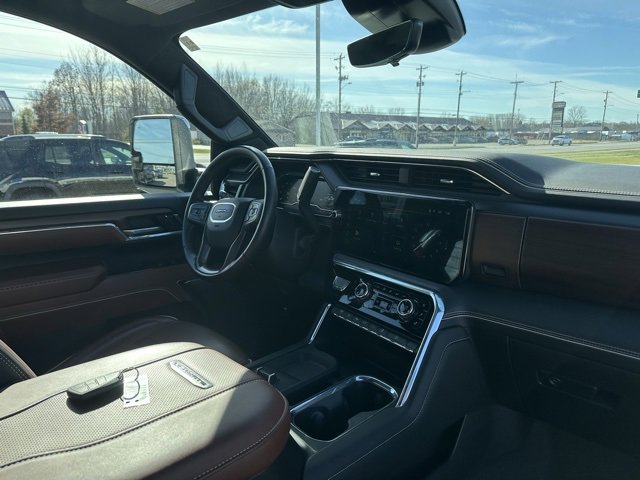 Used 2025 GMC Sierra 3500 Denali Ultimate image 9