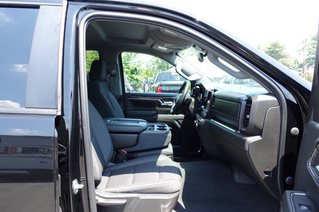 Used 2024 Chevrolet Silverado 1500 LT AWD/4WD image 36