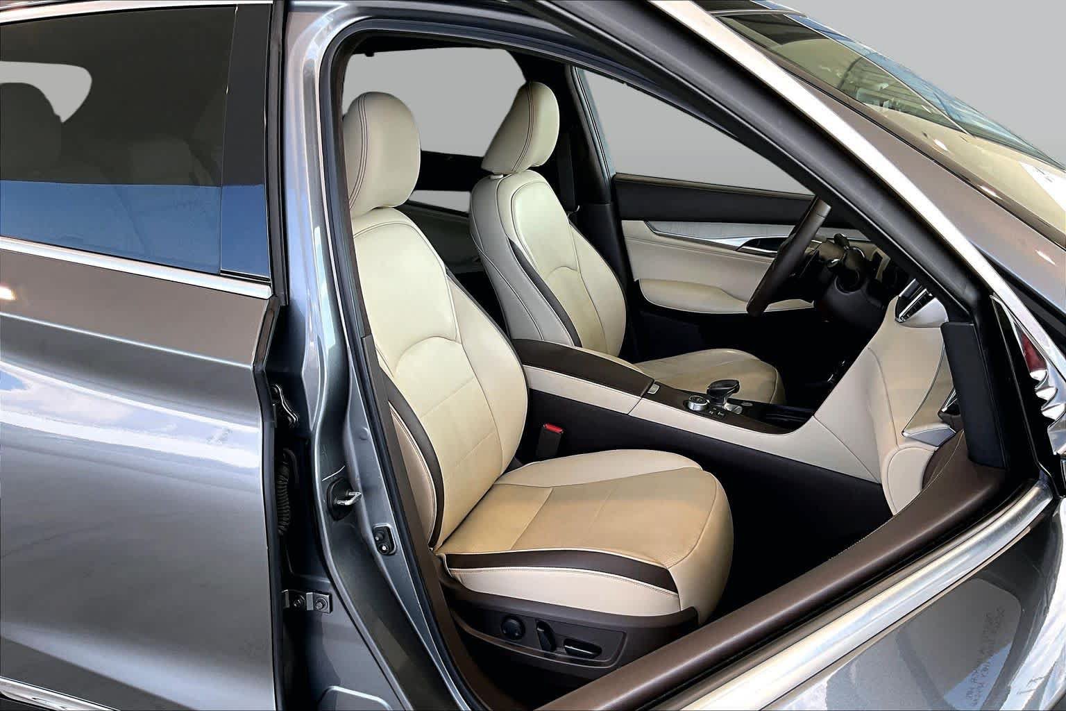 Used 2019 INFINITI QX50 Essential w/ Sensory Package FWD image 8