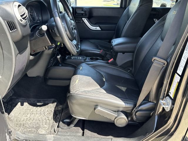 Used 2014 Jeep Wrangler Unlimited Sahara w/ Connectivity Group image 17