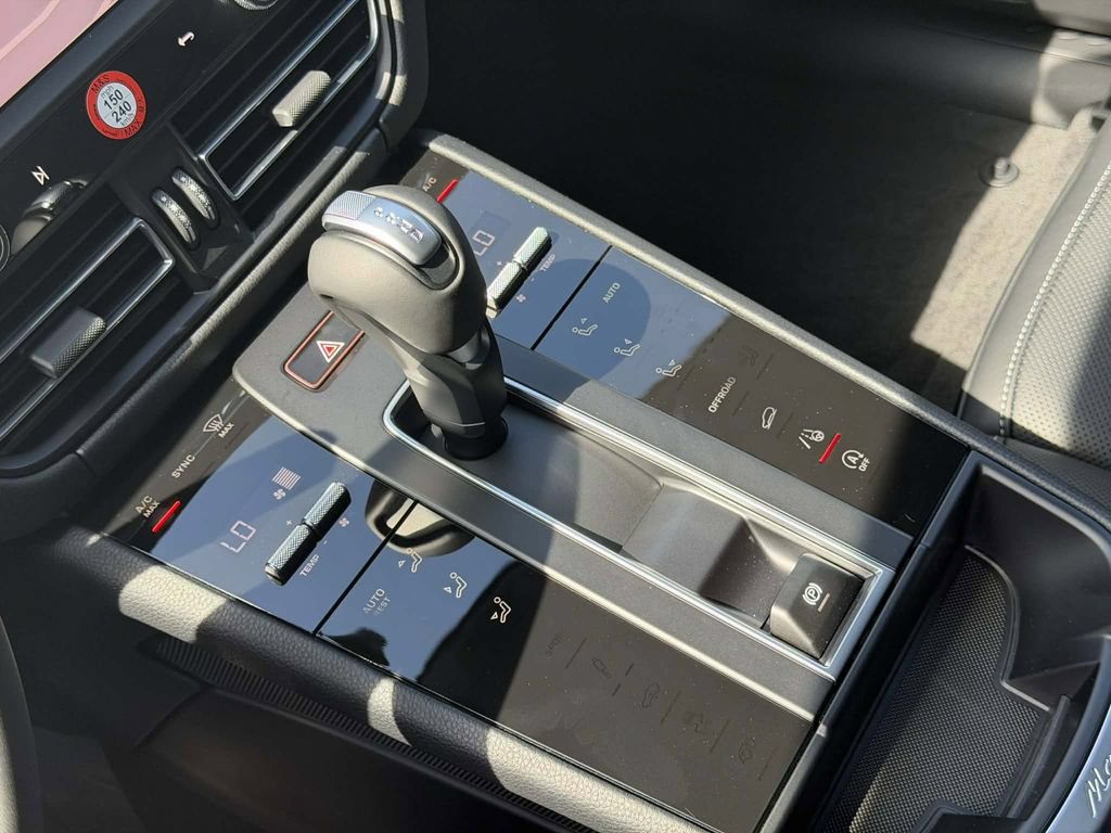 New 2026 Porsche Macan AWD/4WD image 16