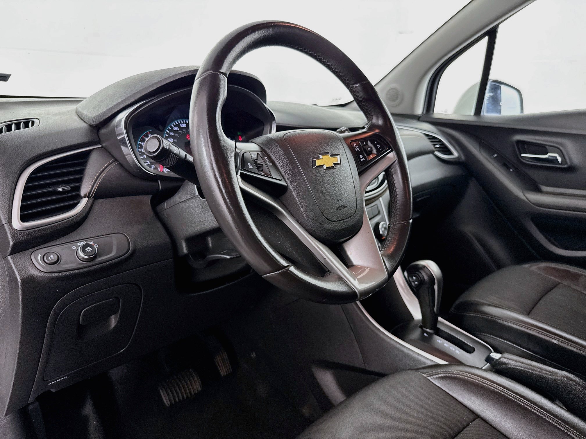 Used 2022 Chevrolet Trax LT w/ LT Convenience Package FWD image 21