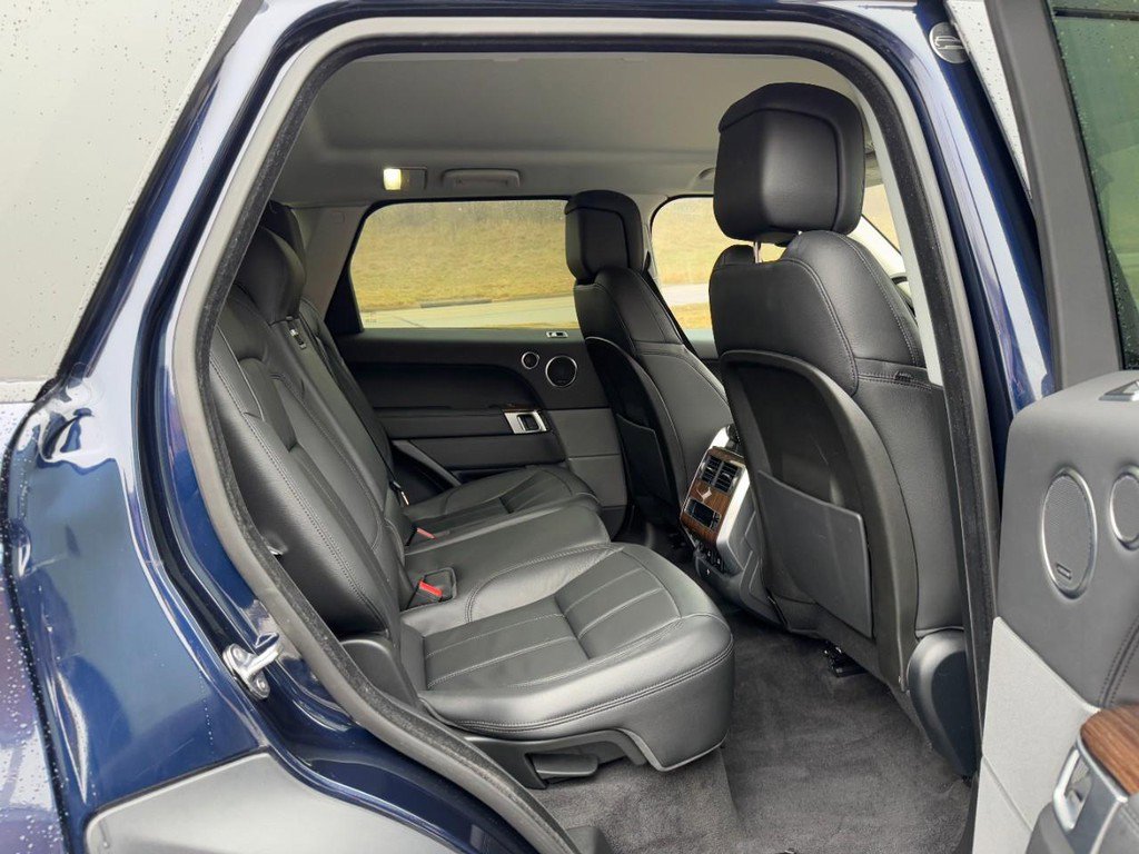Used 2020 Land Rover Range Rover Sport SE image 10