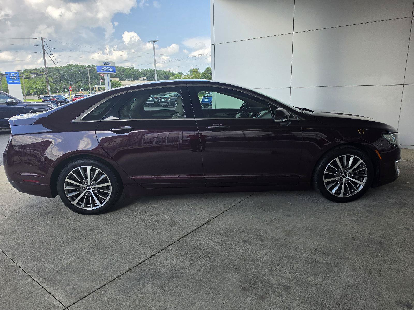 Used 2017 Lincoln MKZ Premiere FWD image 5