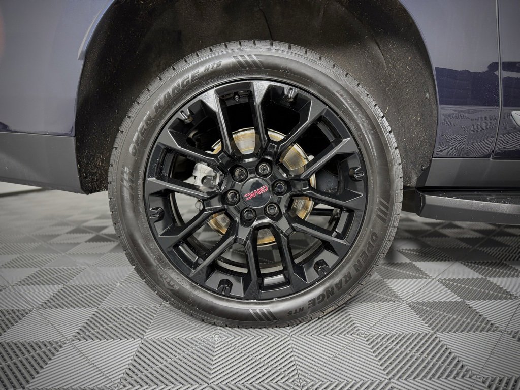 Used 2023 GMC Yukon XL SLT w/ SLT Premium Package image 17