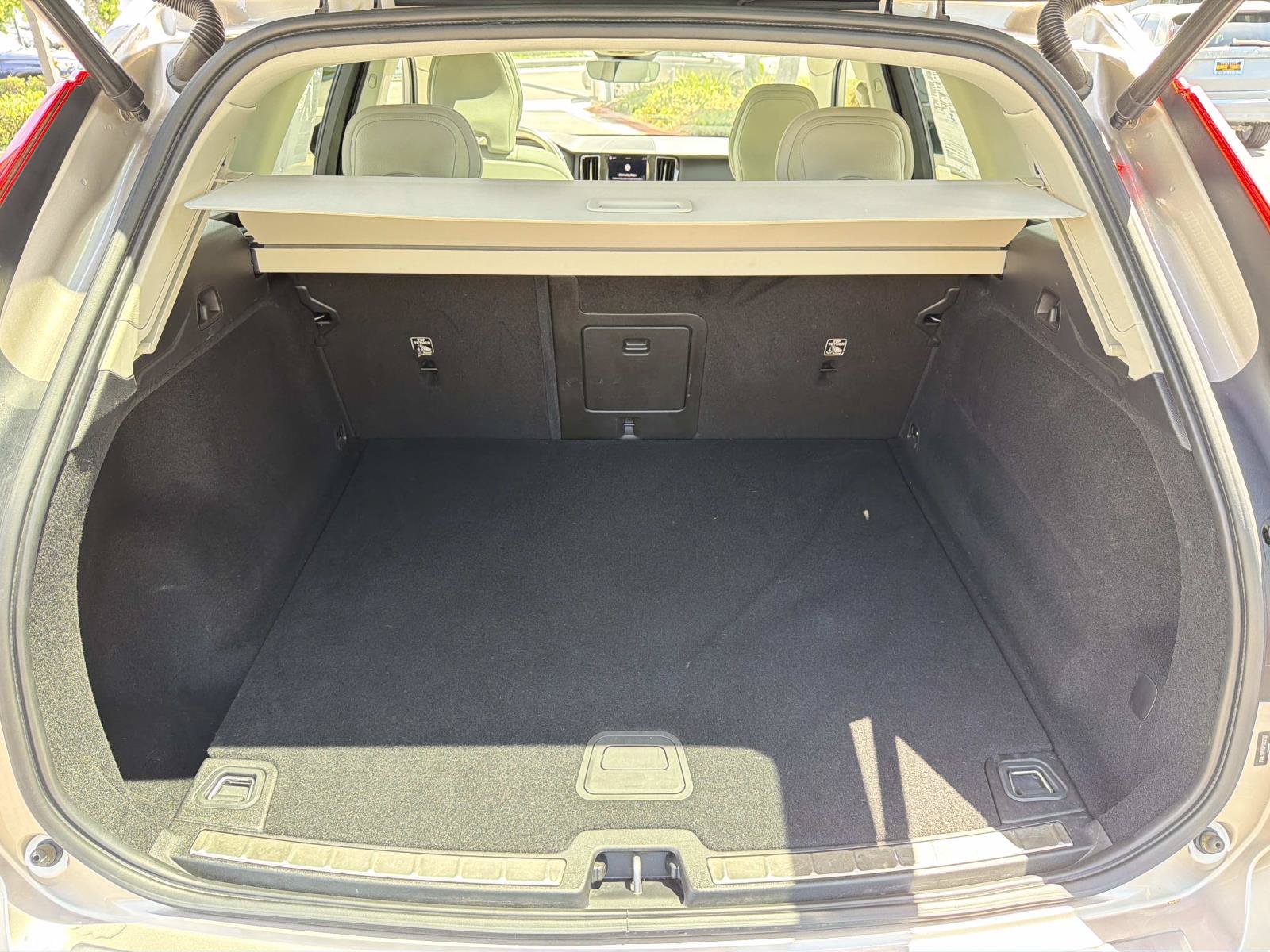 Certified 2023 Volvo XC60 B5 Plus w/ Climate Package AWD/4WD image 23