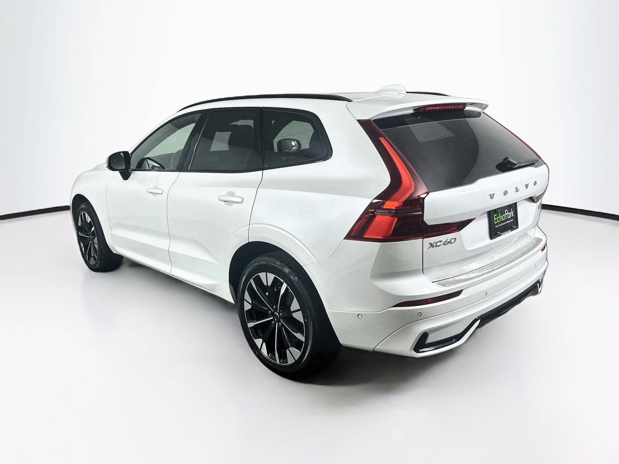 Used 2026 Volvo XC60 B5 Plus AWD/4WD image 5