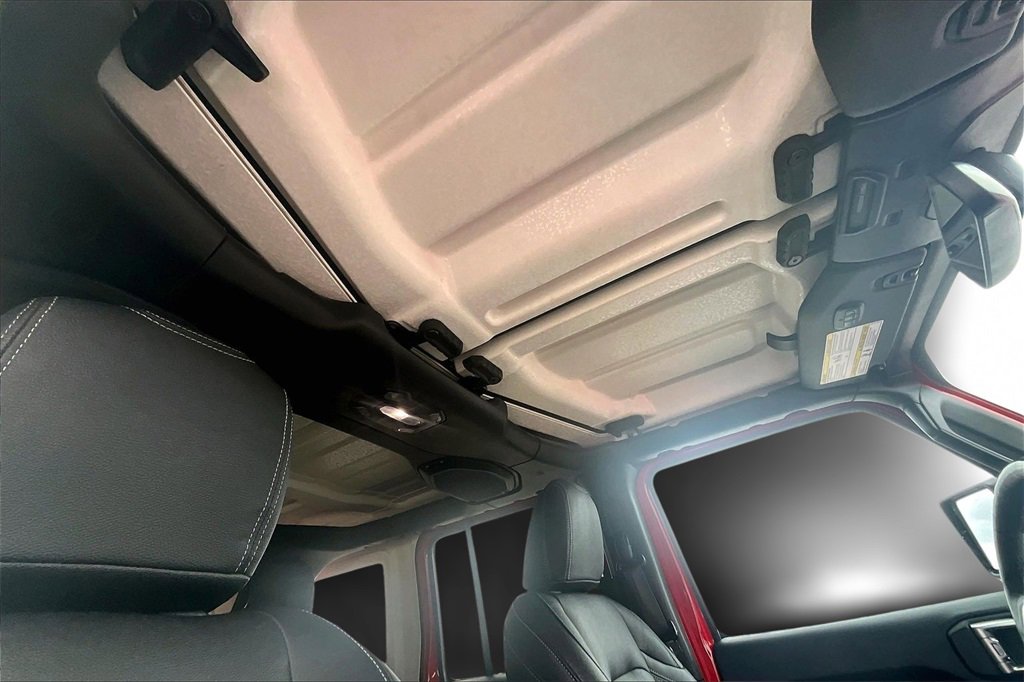 Used 2018 Jeep Wrangler Unlimited Sahara image 17