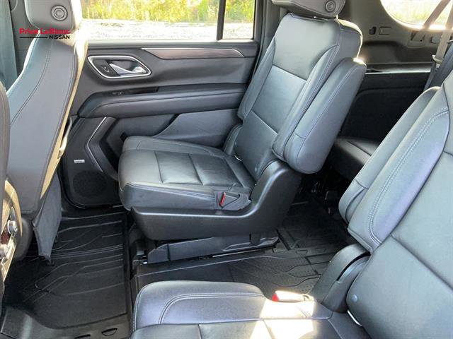 Used 2021 Chevrolet Suburban LT w/ LT Signature Package image 12