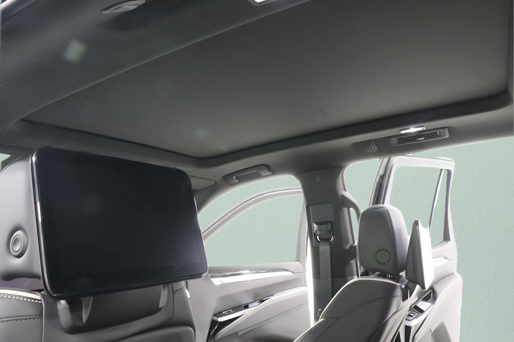 Used 2025 Cadillac Escalade Sport w/ Touring Package AWD/4WD image 10