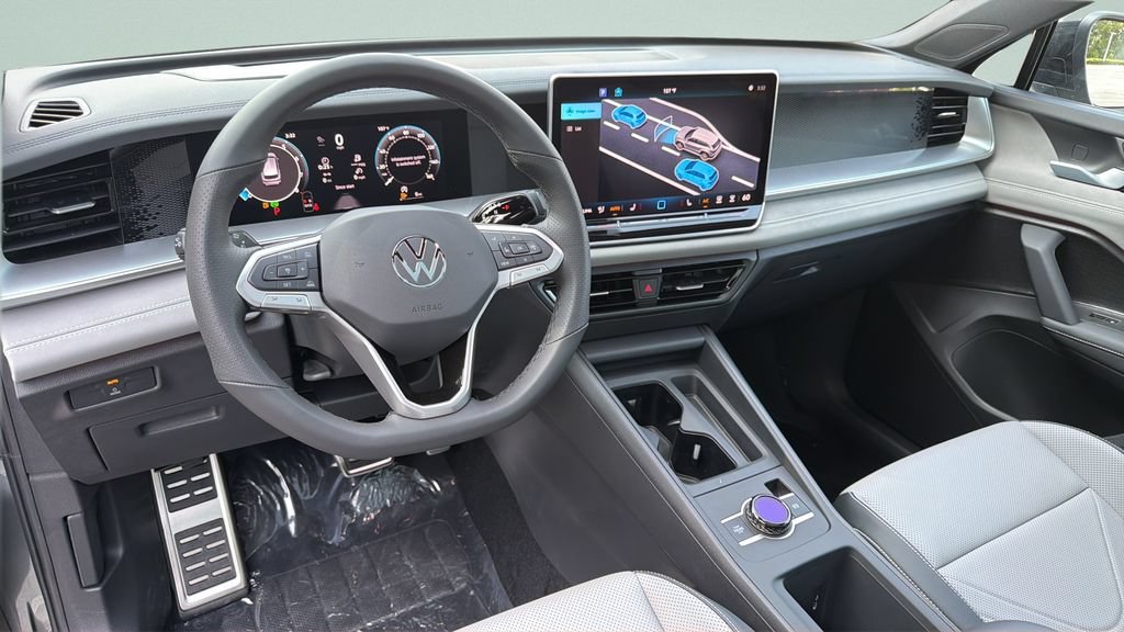 New 2026 Volkswagen Tiguan SE R-Line FWD image 28