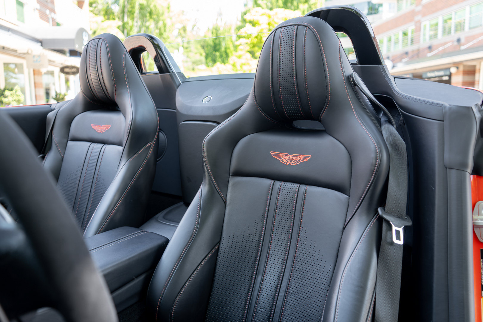Used 2023 Aston Martin V8 Vantage Roadster RWD image 5
