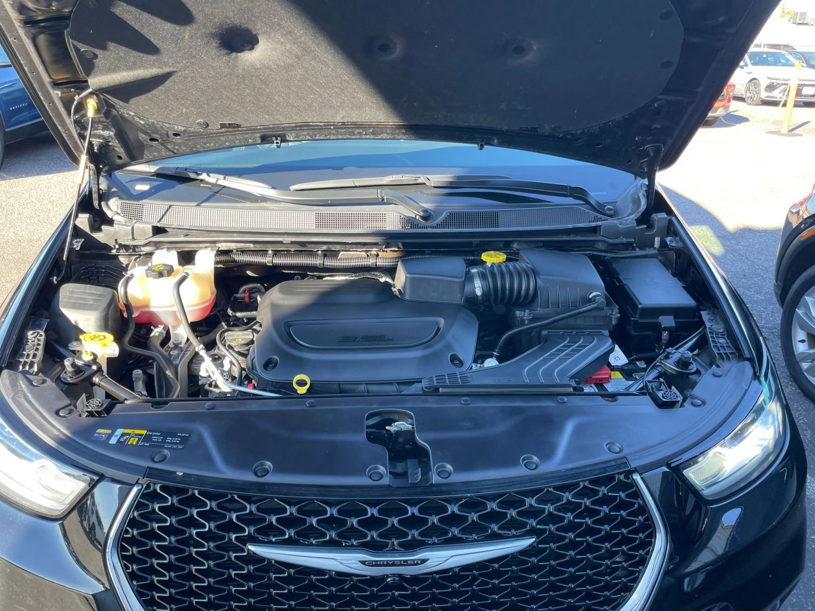 Used 2025 Chrysler Pacifica Select image 33