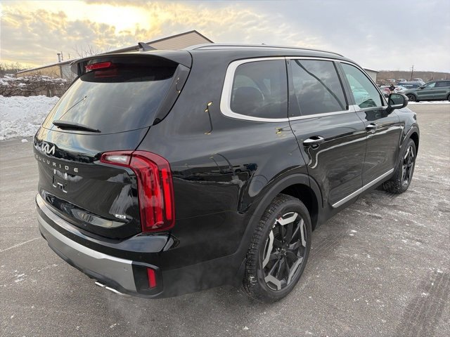 New 2025 Kia Telluride S image 3