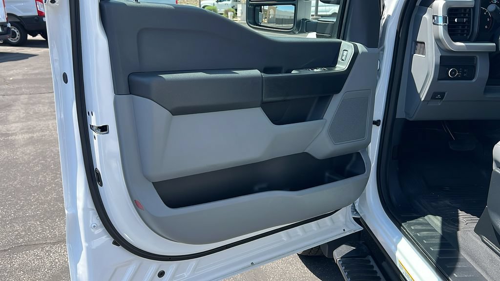 New 2024 Ford F450 XL w/ XL Chrome Package RWD image 9