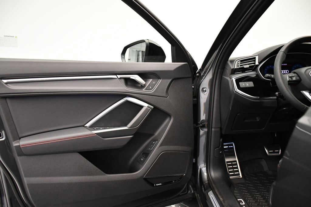 Used 2025 Audi Q3 2.0T Premium Plus w/ Premium Plus Package image 33