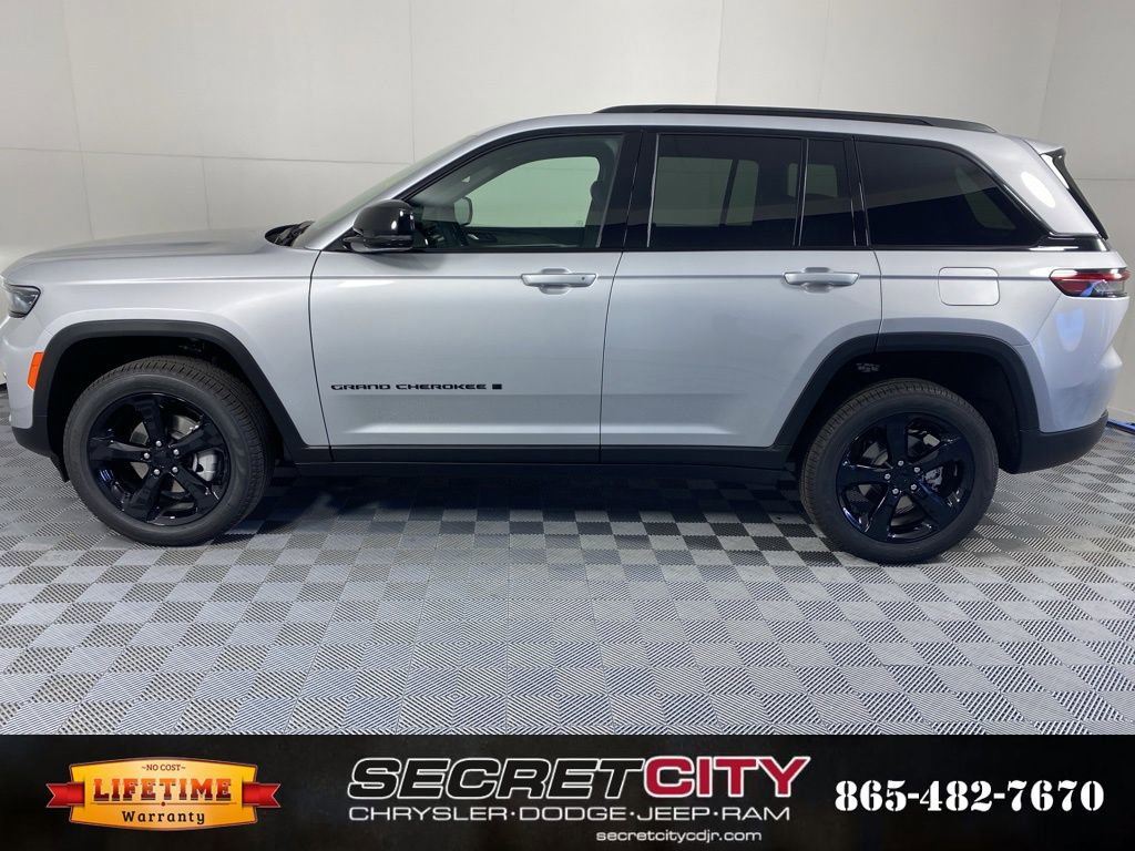 New 2025 Jeep Grand Cherokee Limited w/ Black Appearance Package image 4