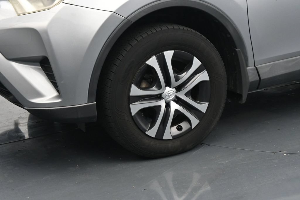 Used 2016 Toyota RAV4 LE AWD/4WD image 12