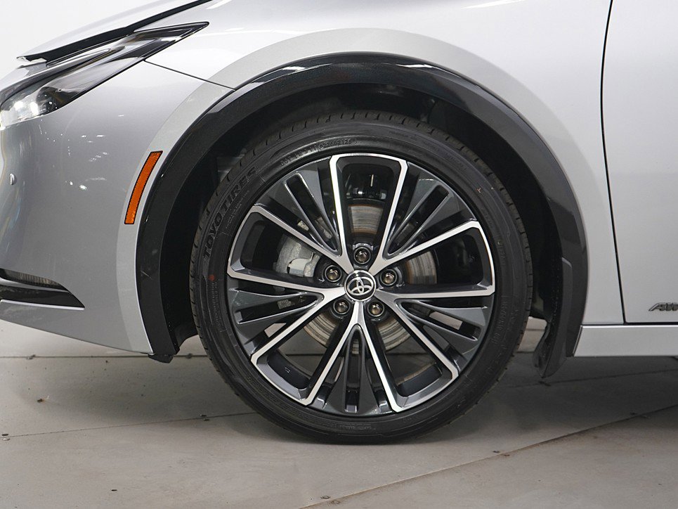 Used 2025 Toyota Prius XLE image 31