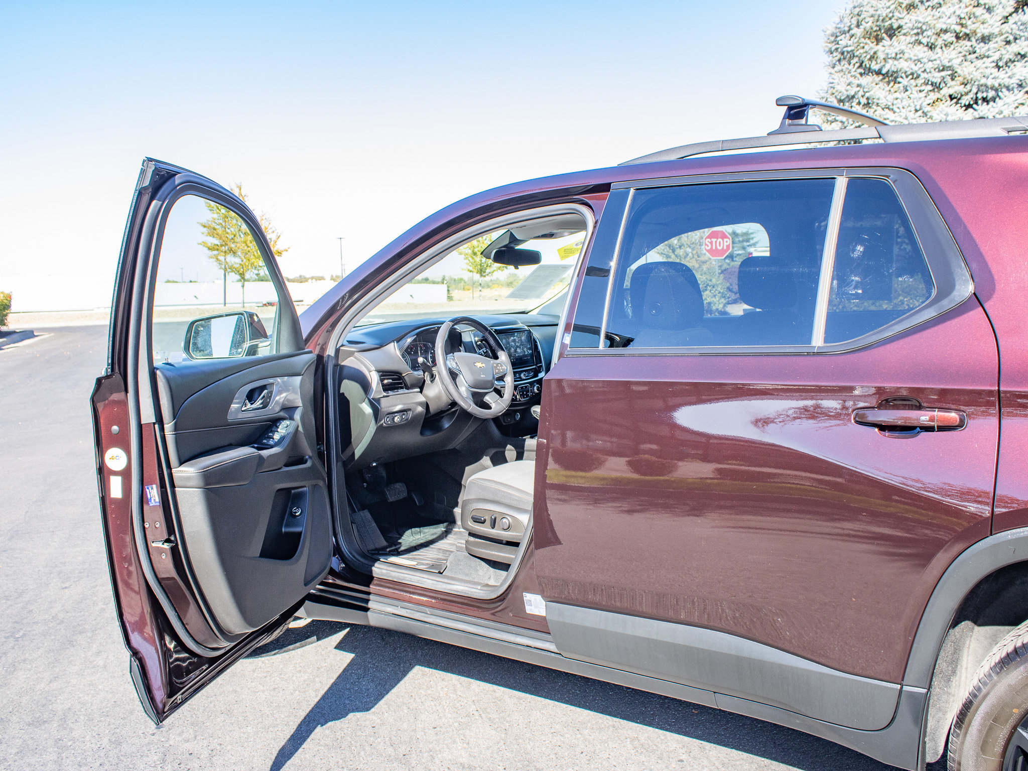 Used 2021 Chevrolet Traverse LT w/ LPO, Blackout Package AWD/4WD image 22