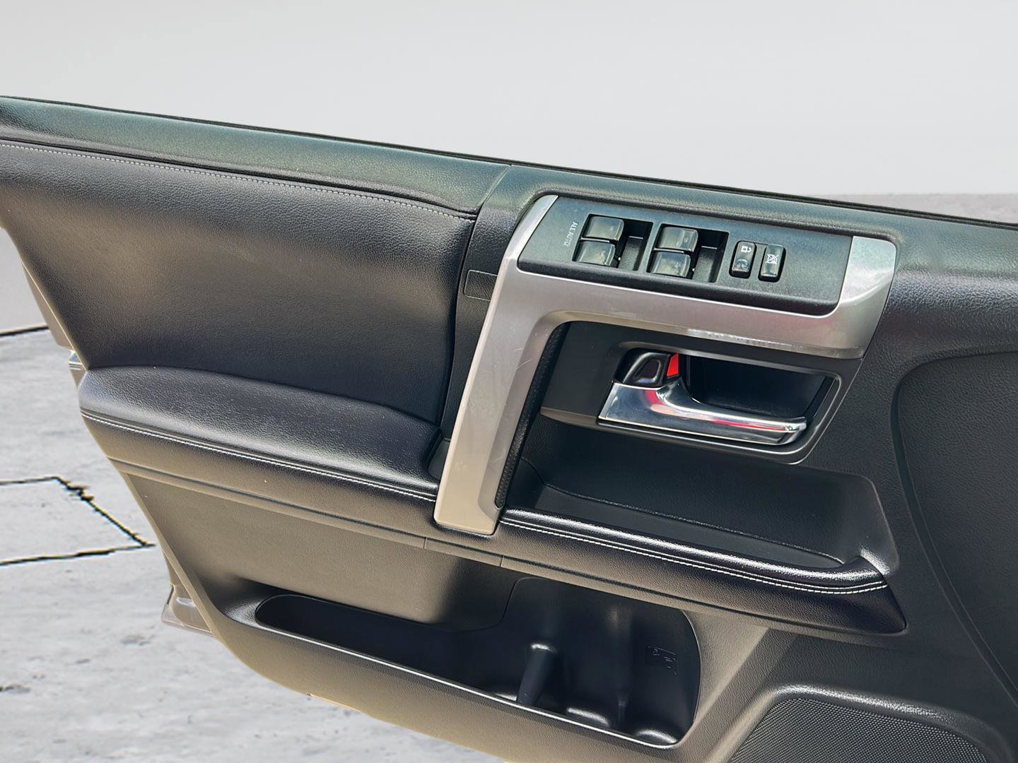 Used 2017 Toyota 4Runner SR5 image 16