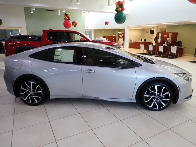 New 2026 Toyota Prius Plug-In Hybrid FWD image 2