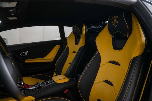 Used 2020 Lamborghini Huracan EVO RWD image 17
