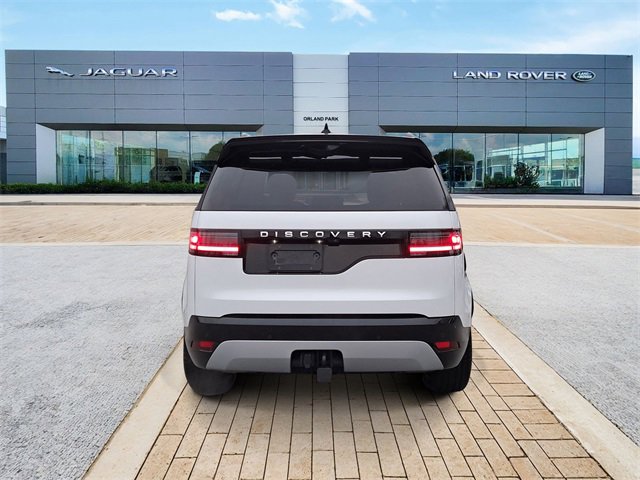 Used 2024 Land Rover Discovery Metropolitan Edition image 7