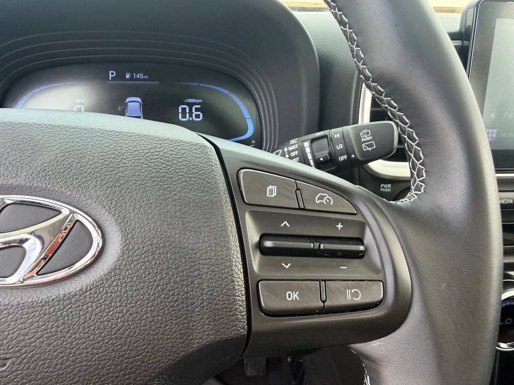 Used 2024 Hyundai Venue SEL FWD image 32