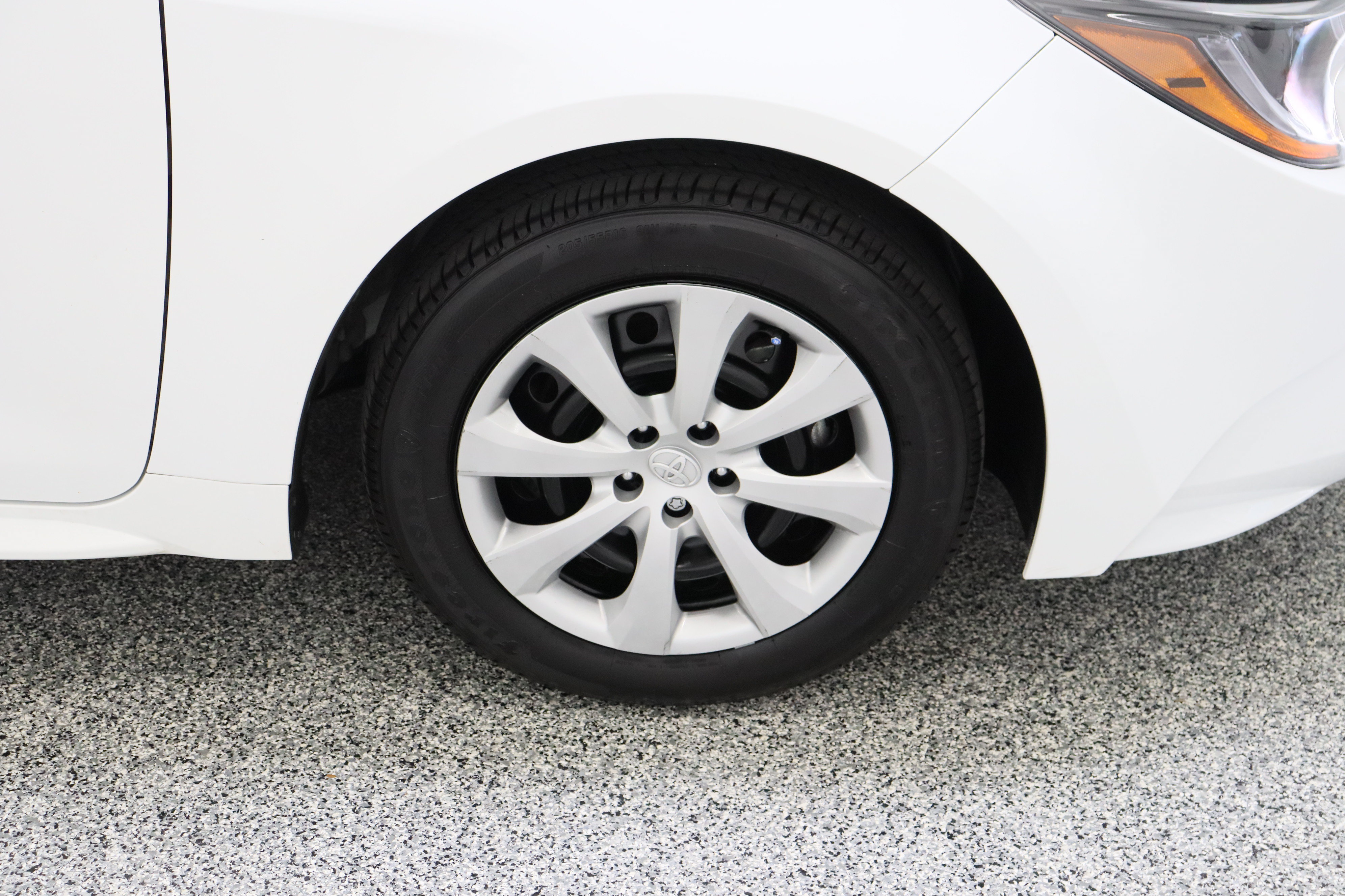 Used 2025 Toyota Corolla LE FWD image 5