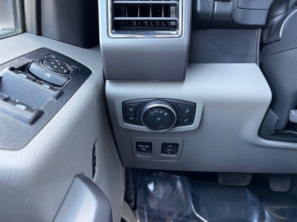 Used 2019 Ford F150 XLT w/ Equipment Group 302A Luxury AWD/4WD image 32