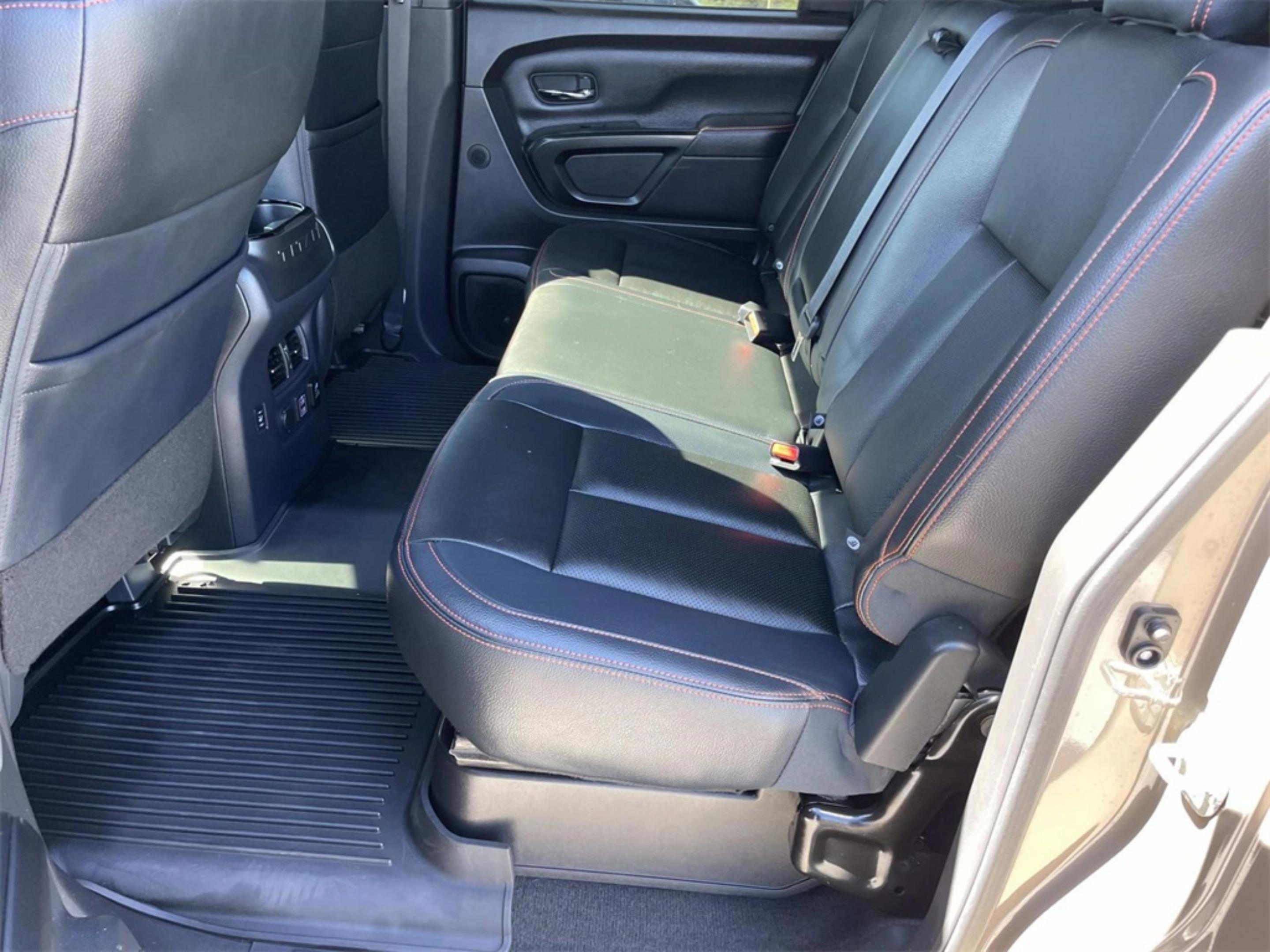 Used 2024 Nissan Titan PRO-4X w/ Pro-4x Convenience Package image 12