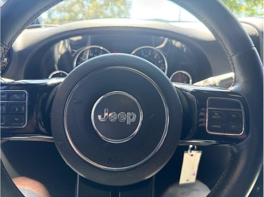 Used 2012 Jeep Wrangler Unlimited Sahara AWD/4WD image 17