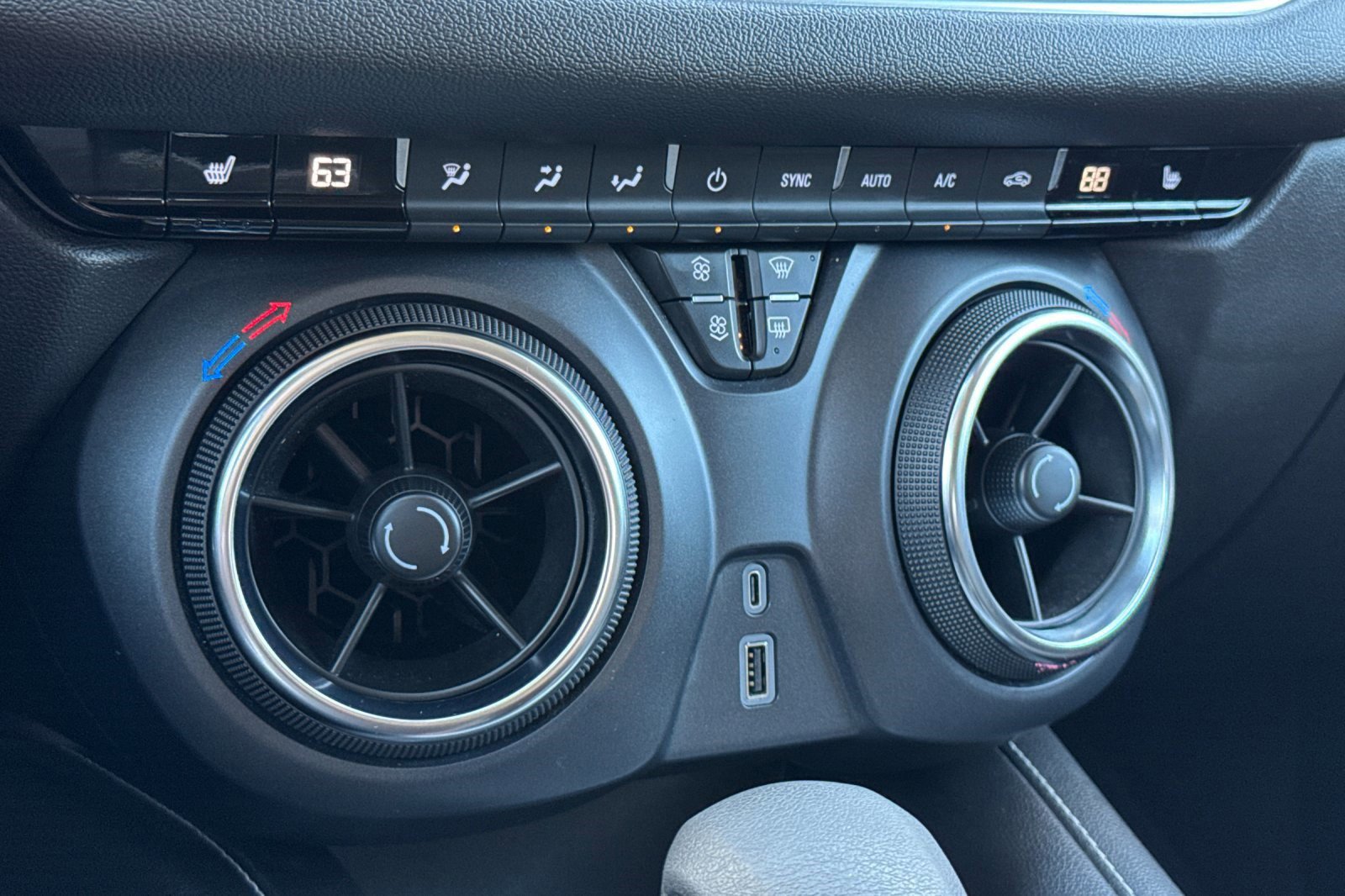 Used 2025 Chevrolet Blazer LT image 25