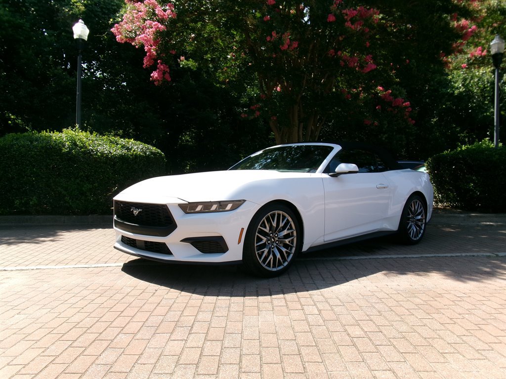 Used 2025 Ford Mustang Premium RWD image 2