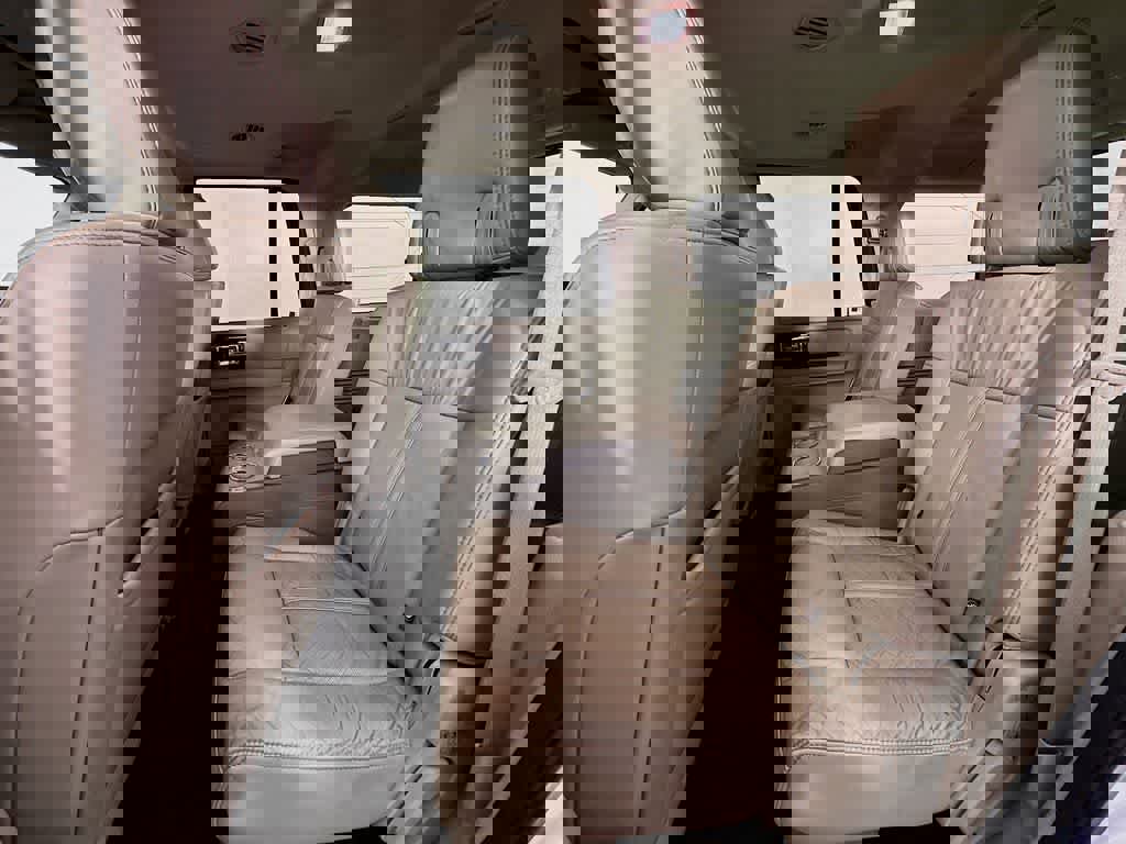 Used 2016 Lincoln Navigator Select image 13