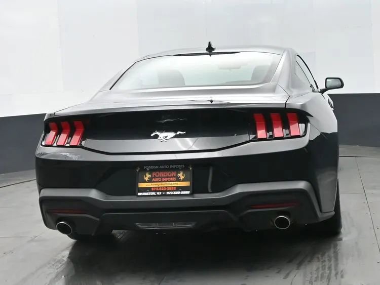 Used 2024 Ford Mustang Coupe image 8