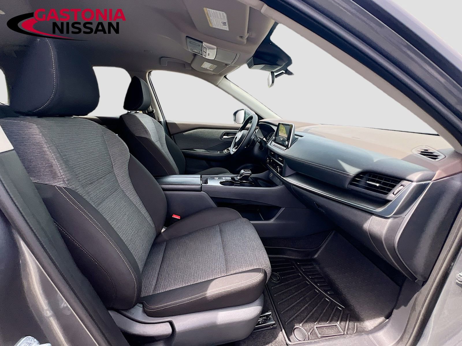 Used 2023 Nissan Rogue SV image 36