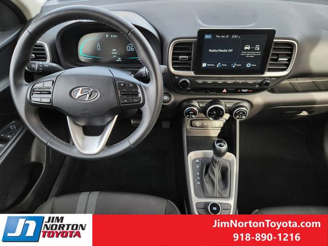 Used 2025 Hyundai Venue SEL image 25
